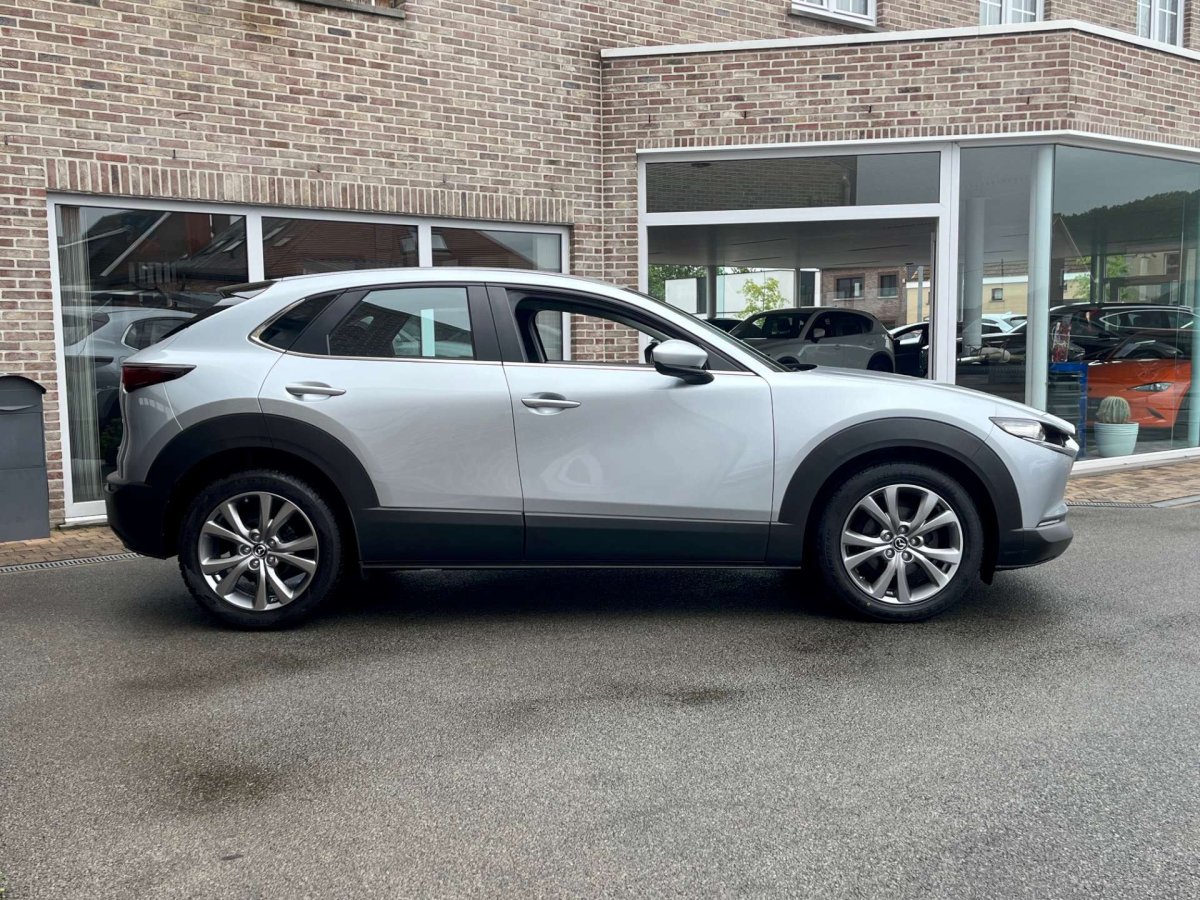 Mazda CX-30 2.0 M-HYBRID / Camera