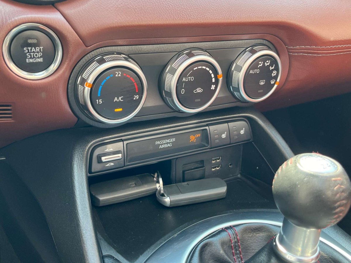 Mazda MX-5 ND RF 1.5 SKY-G Takumi / Apple Carplay