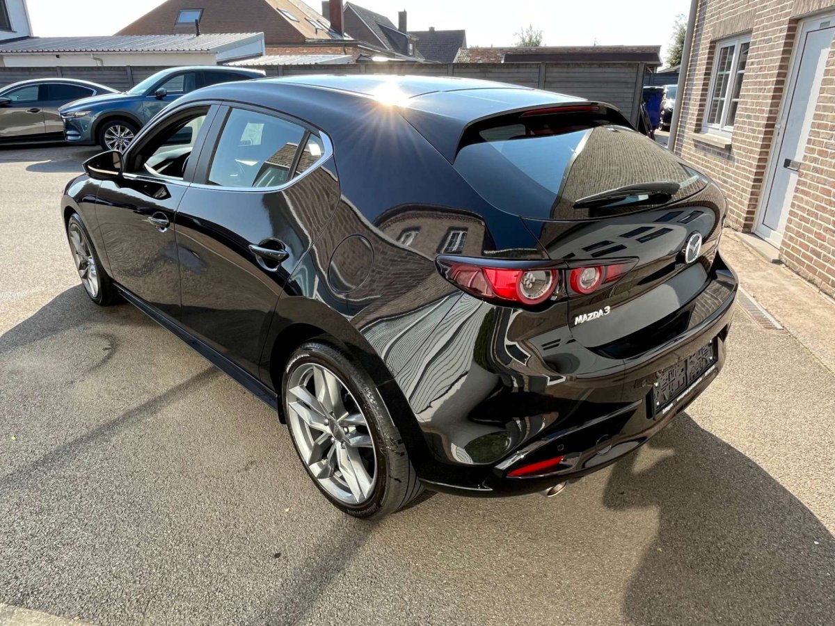 Mazda 3 2.0 M-HYBRID / Camera / Apple