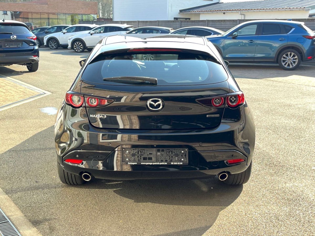 Mazda 3 2.0 M-HYBRID / Camera / Apple