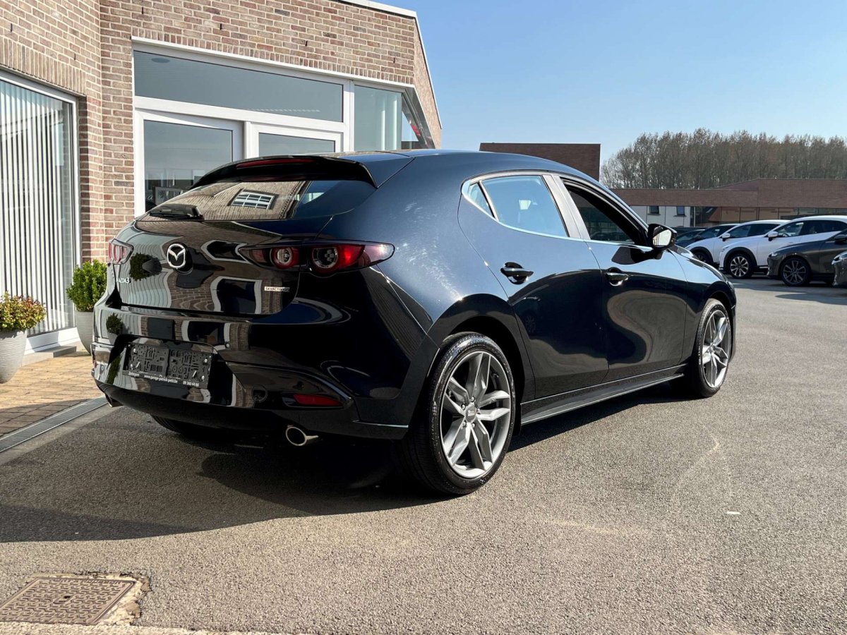 Mazda 3 2.0 M-HYBRID / Camera / Apple