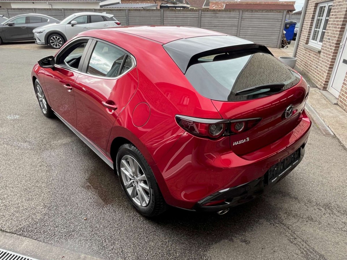 Mazda 3 2.0 M-HYBRID / Camera / Apple