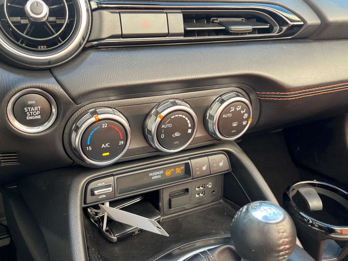 Mazda MX-5 ND RF 1.5 SKYCRUISE Takumi / Apple Carplay