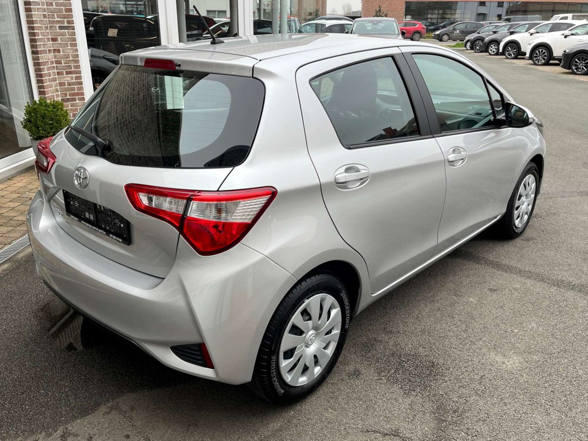 Toyota Yaris 1.5 VVT-i YOUNG