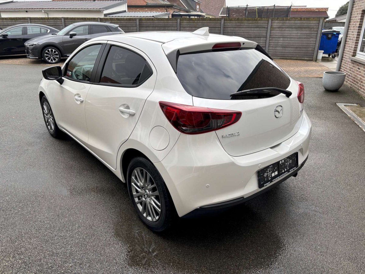 Mazda 2 1.5 M-HYBRID / Apple / Camera