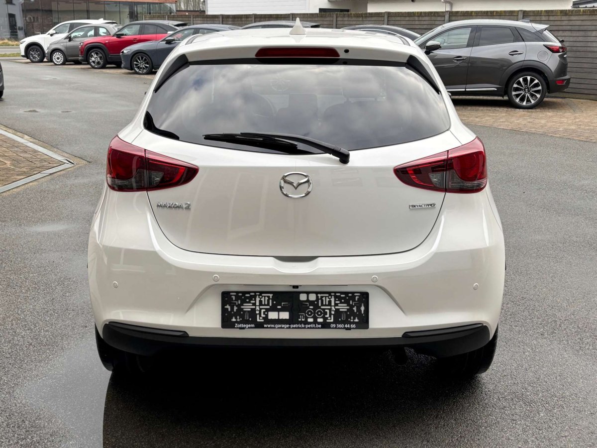 Mazda 2 1.5 M-HYBRID / Apple / Camera