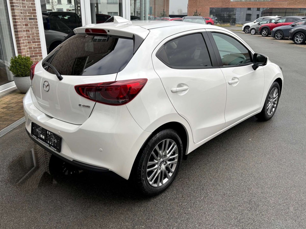 Mazda 2 1.5 M-HYBRID / Apple / Camera